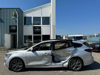 Coche accidentado Ford Focus Wagon 1.0 EcoBoost Hybrid ST Line Style BJ 2023 20882 KM 2023/6